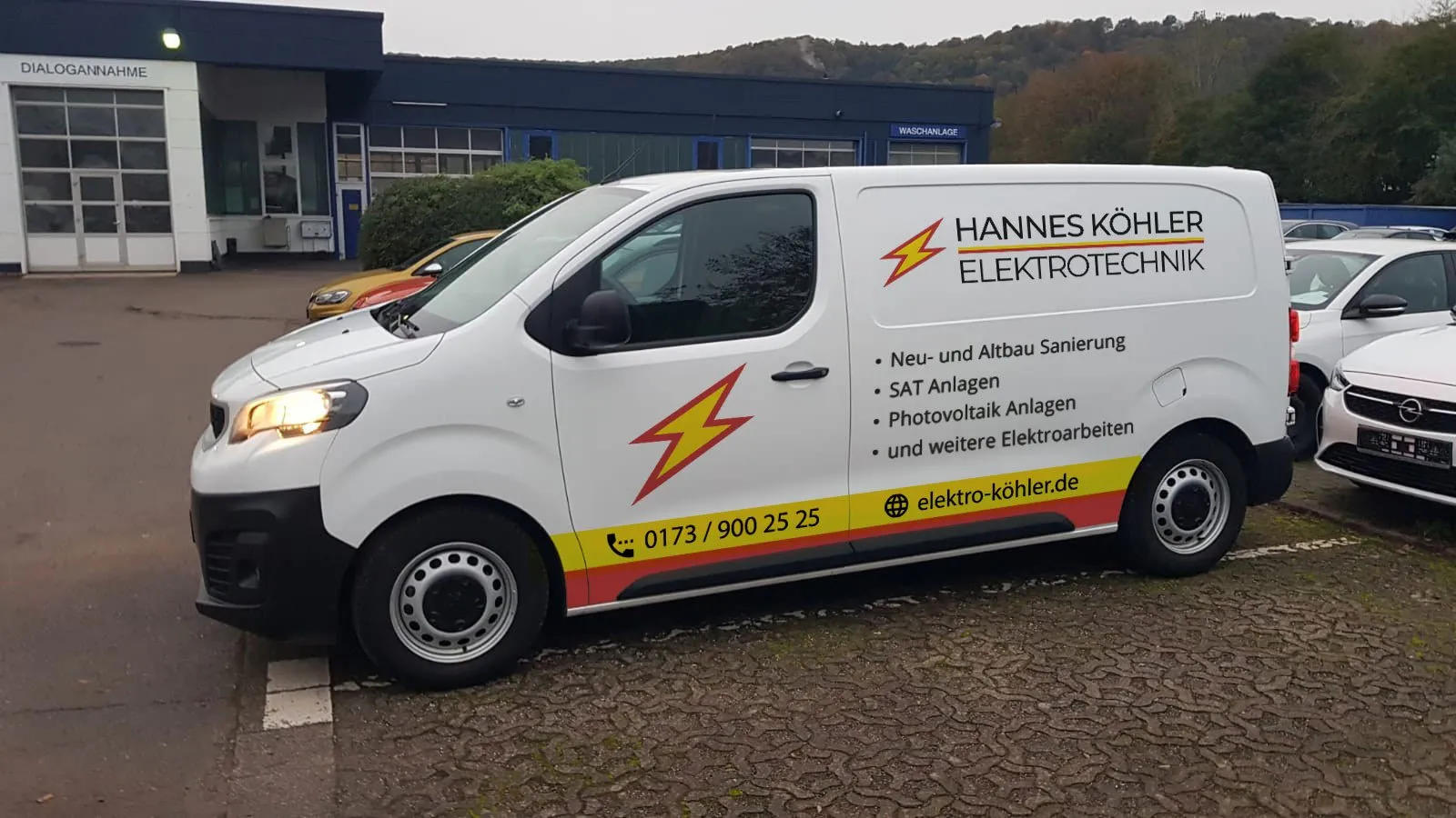 Beschrifteter Transporter von Hannes Köhler Elektrotechnik