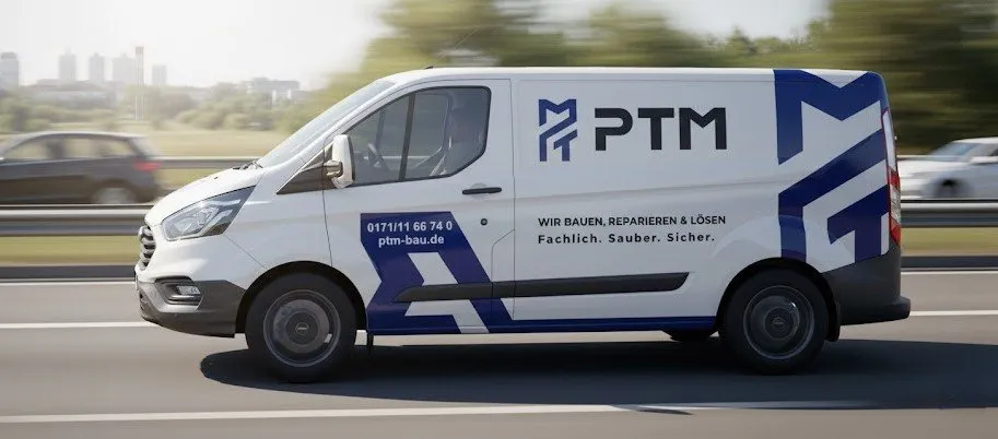 Transporter von PTM mit blauer Beschriftung