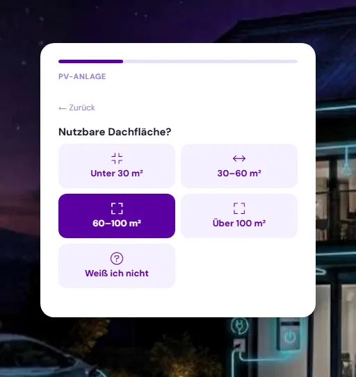 Klick-Funnel für eine PV-Anlage mit der Frage nach der nutzbaren Dachfläche und Antwortkacheln von unter 30 bis über 100 Quadratmeter