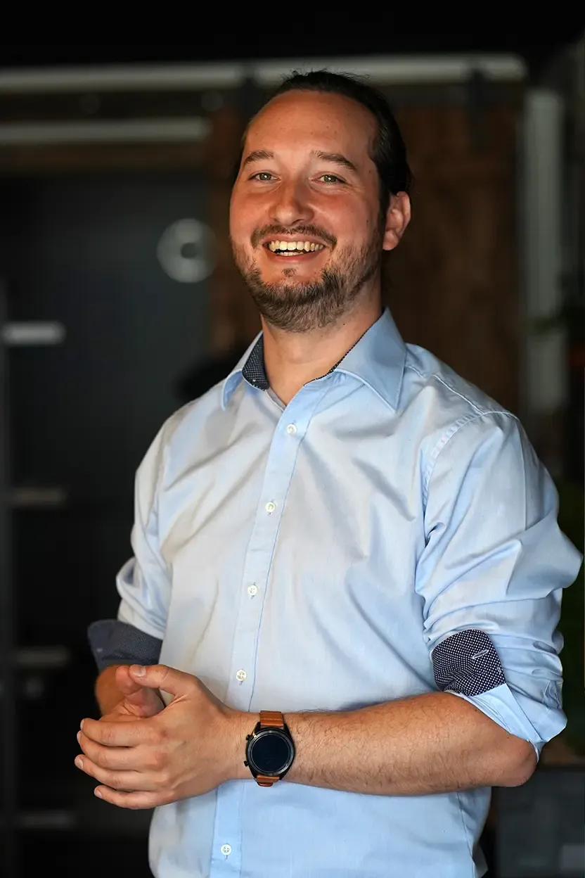 Raphael, Gründer und Markenstratege bei ONE STEP Marketing
